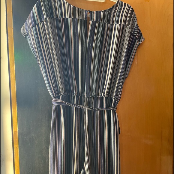Onepiece soft flowy verticals striped jumpsuit - Picture 2 of 6